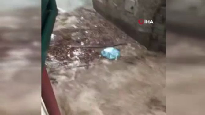 İtalya’nın Sardunya Adası’nda Sel Felaketi: 3 Ölü