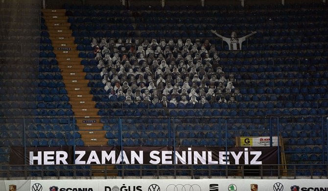 Beşiktaşlı Futbolcular Taraftarı Selamladı!
