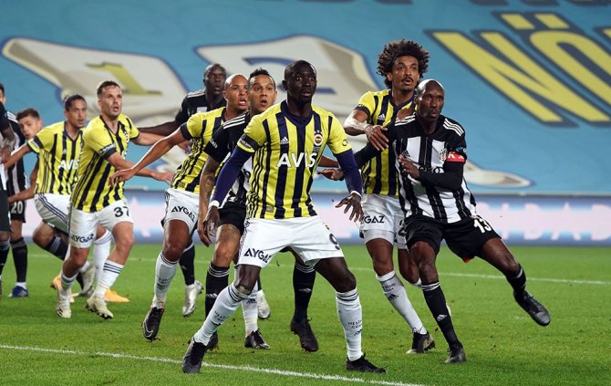 Süper Lig: Fenerbahçe: 1 - Beşiktaş: 2 (İlk Yarı)
