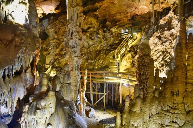 Karaca Mağarası’nı 6 Ayda 50 Bin Kişi Ziyaret Etti