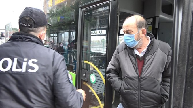 Kısıtlama Saatlerinde Bindiği Halk Otobüsten İnmeyince Polis Devreye Girdi