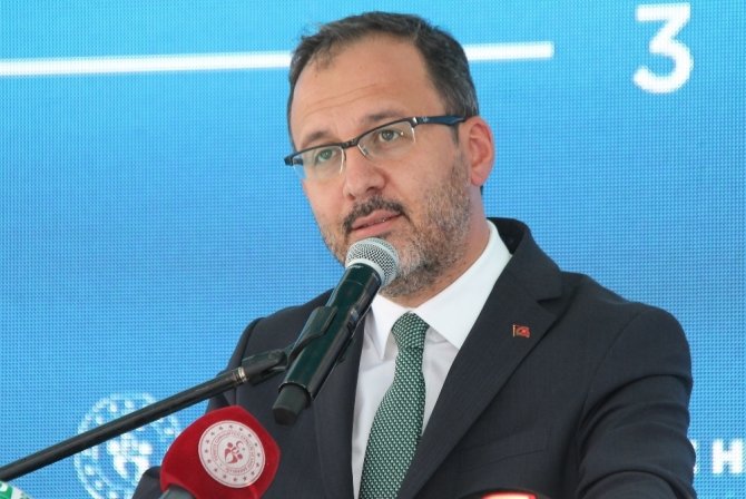 Bakan Kasapoğlu: "Eşimle Yaptırmış Olduğumuz Covid-19 Testlerimiz Pozitif Çıktı"