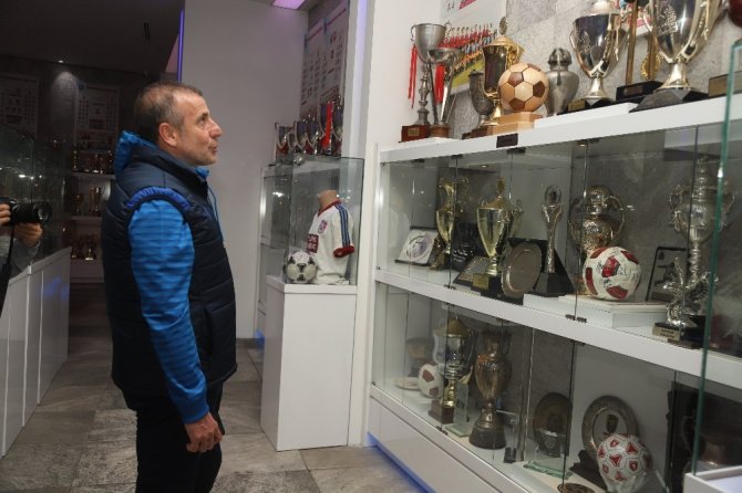 Abdullah Avcı, Trabzonspor Şamil Ekinci Müzesi’ni Ziyaret Etti
