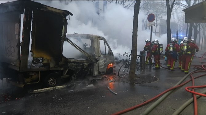 Paris’teki Şiddet Olaylarında Gözaltı Sayısı 30’a Yükseldi