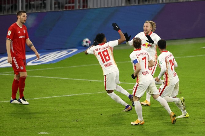 Bundesliga’da Zirve Mücadelesi Nefesleri Kesti: 6 Gol!