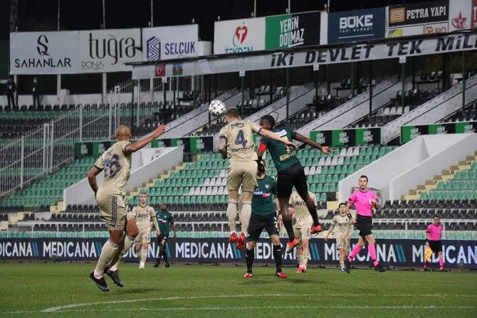 Süper Lig: Y. Denizlispor: 0 - Fenerbahçe: 2 (İlk Yarı)