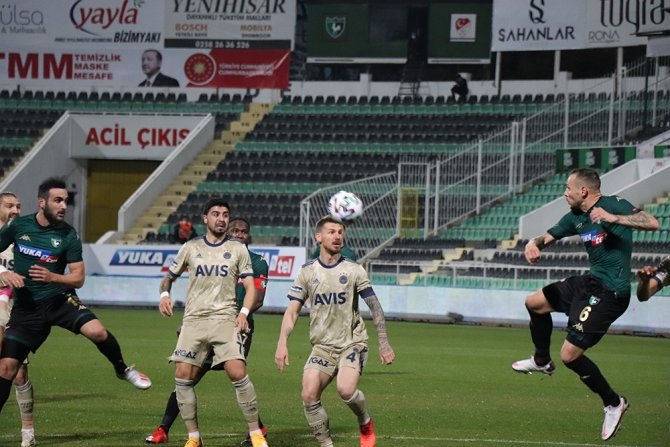 Süper Lig: Y. Denizlispor: 0 - Fenerbahçe: 2 (İlk Yarı)