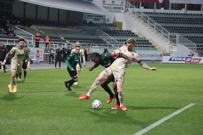 Süper Lig: Y. Denizlispor: 0 - Fenerbahçe: 2 (İlk Yarı)