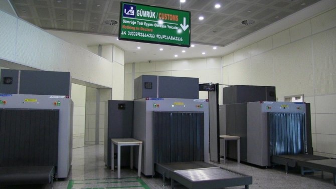 Tır Geçişinde Rekor Kırıldı Ama Yaya Ve Yolcu Geçişlerinde Pandemi Nedeniyle Yasak Devam Ediyor