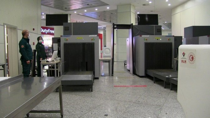 Tır Geçişinde Rekor Kırıldı Ama Yaya Ve Yolcu Geçişlerinde Pandemi Nedeniyle Yasak Devam Ediyor