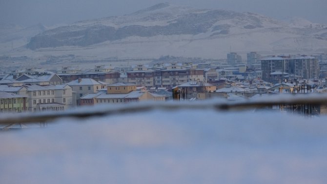 Van Kent Merkezine Mevsimin İlk Karı Düştü