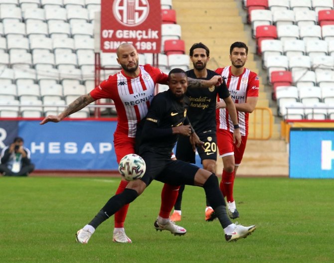 Antalyaspor’da 7 Hafta Sonra Gelen 3 Puan Sevinci