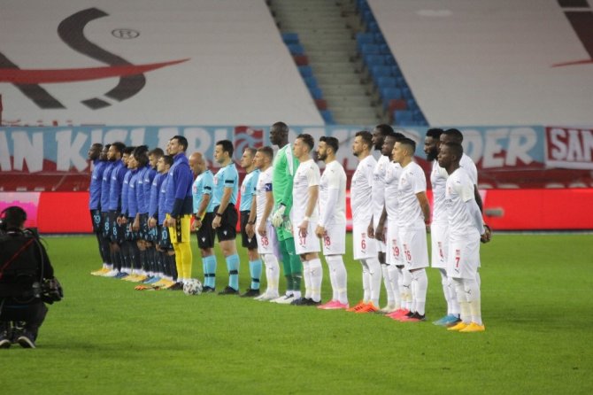 Süper Lig: Trabzonspor: 1 - Dg Sivasspor: 0 (İlk Yarı)