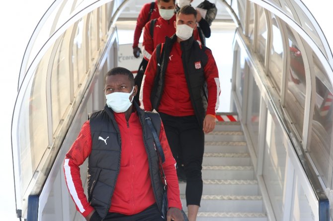 Sivasspor, Maccabi Maçı İçin İsrail’e Ulaştı