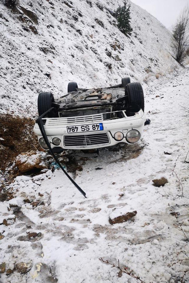 Gümüşhane’de Otomobil Takla Attı: 4 Yaralı