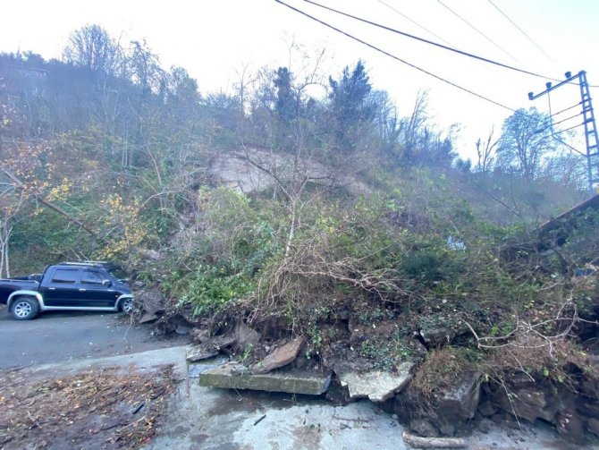 Artvin’in Hopa İlçesindeki Heyelan Korkuttu