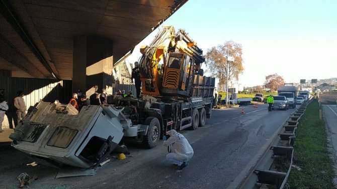 Trabzon’da Vinç Viyadüğe Takıldı: 1 Yaralı