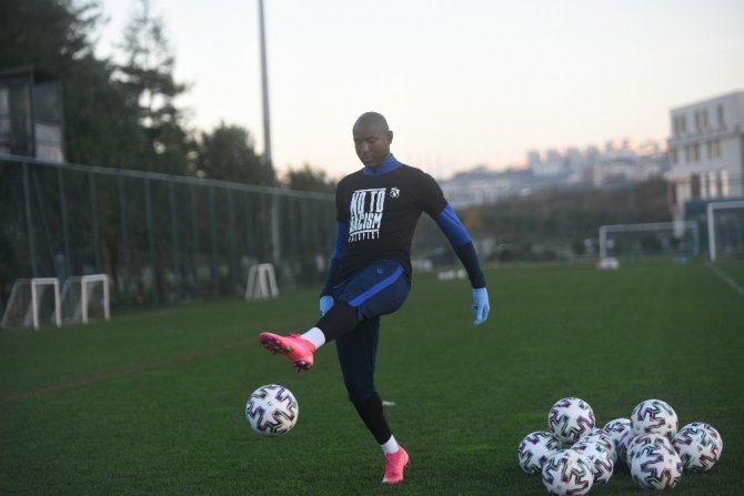 Benik Afobe: "Savaşcı Bir Ruha Sahibim"