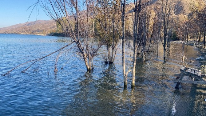 Baraj Ve Göllerde Su Seviyesi Düştü, Deprem Merkezindeki Gölde İse Yükselme Dikkat Çekti