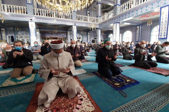 Gümüşhane’de Eller 