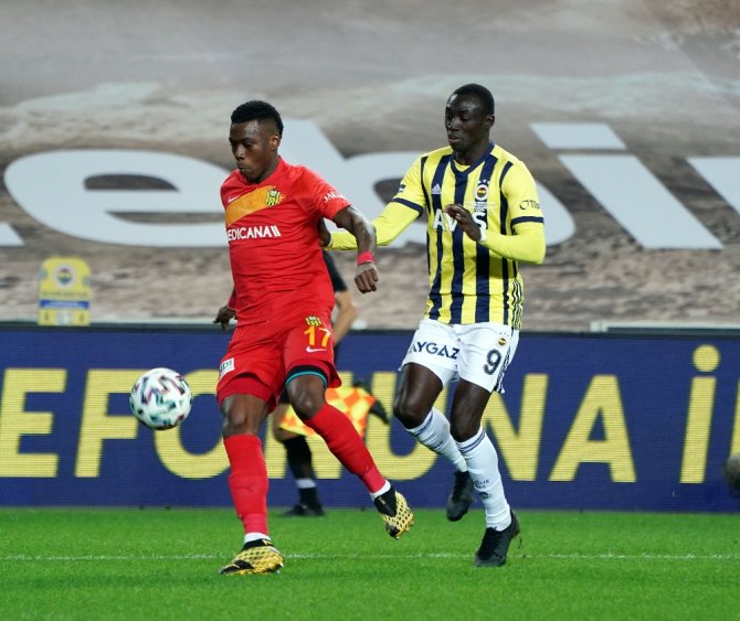 Fenerbahçe İlk Yarıyı 2-0 Geride Kapattı