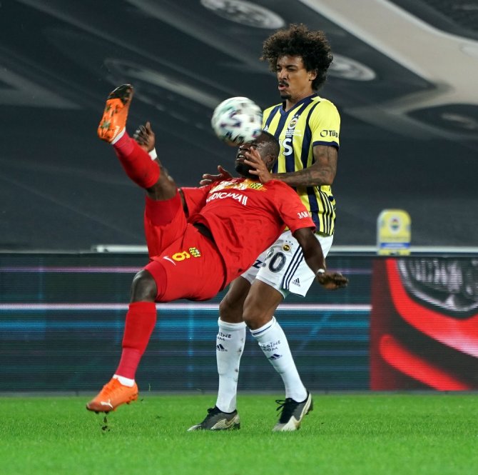 Fenerbahçe İlk Yarıyı 2-0 Geride Kapattı