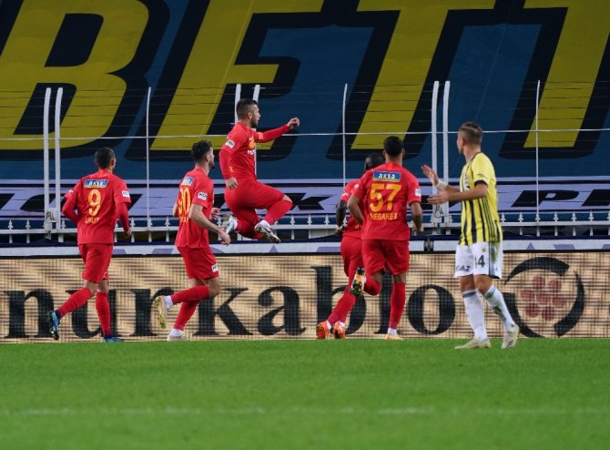 Fenerbahçe İlk Yarıyı 2-0 Geride Kapattı