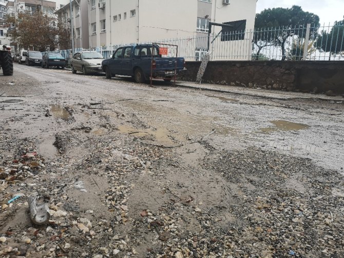 Dikili Yağmura Teslim Oldu