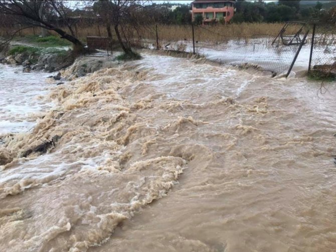 Urla’yı Sağanak Yağış Vurdu