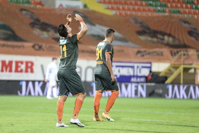 Süper Lig: Aytemiz Alanyaspor: 1 - Beşiktaş: 0 (İlk Yarı)
