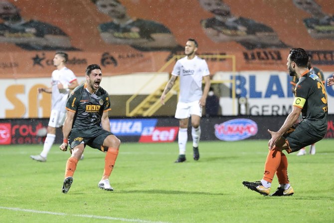 Süper Lig: Aytemiz Alanyaspor: 1 - Beşiktaş: 0 (İlk Yarı)