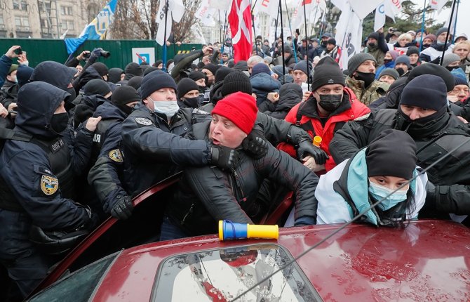 Ukrayna’da Protestolar Devam Ediyor: 40 Polis Yaralandı