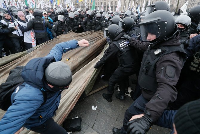 Ukrayna’da Protestolar Devam Ediyor: 40 Polis Yaralandı