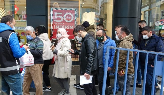 Trabzon’un En İşlek Caddelerinde Hes Kodu Uygulaması Sürüyor