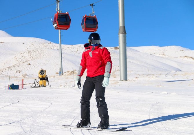 Erciyes’te Kayak Keyfi Tüm Hızıyla Sürüyor