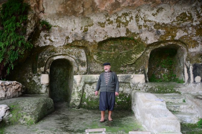 30 Yıldır Mağarada Yaşıyor