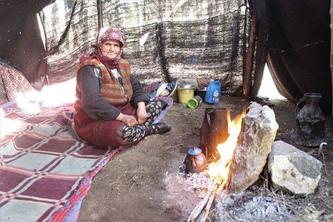 65 Yıllık Hayatının Tamamını Ormanda Çadırda Yaşayarak Geçirdi