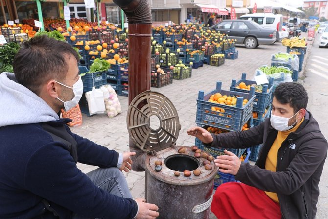 Sivas’ın Ayazına Karşı Kaldırımda Soba Kurdu