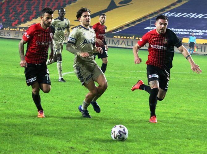 Süper Lig: Gaziantep Fk: 2 - Fenerbahçe: 1 (İlk Yarı)