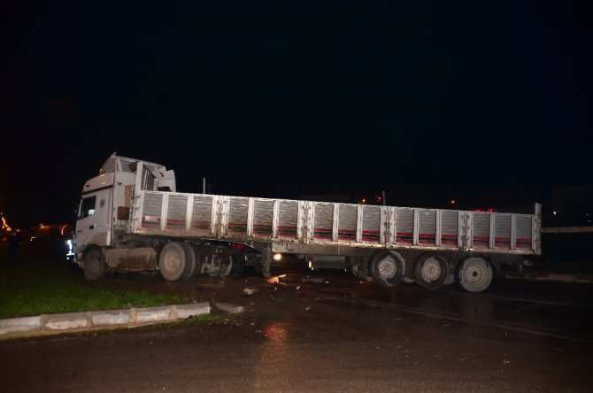 Samsun’da Tır Ticari Taksiye Çarptı: 3 Yaralı