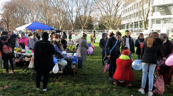 Fransa’da Okul Aile Birliklerinden Ve Velilerden Maske Karşıtı Protesto