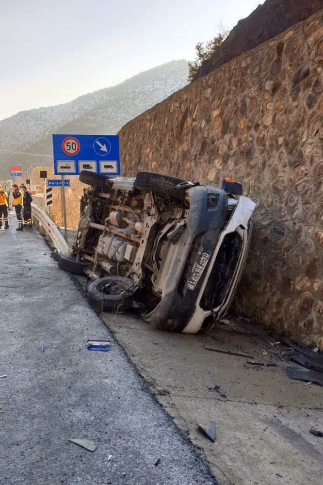 Gümüşhane’de Ambulans Kaza Yaptı: 2 Sağlıkçı Yaralandı