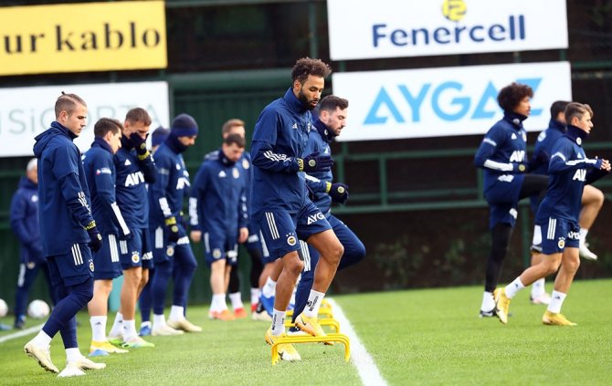 Fenerbahçe’de Sosa Ve Tolga Ciğerci Antrenmanda Yer Almadı