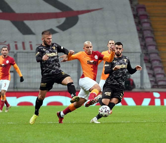 Süper Lig: Galatasaray: 2 - Göztepe: 1 (İlk Yarı)
