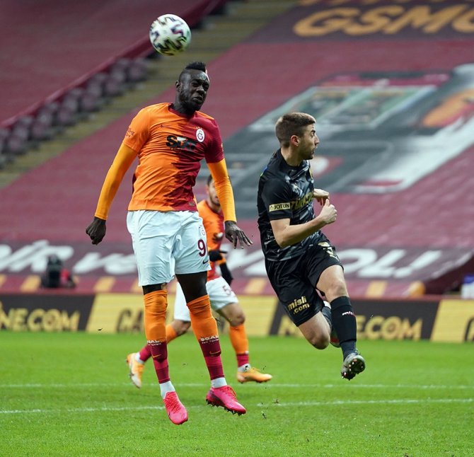 Süper Lig: Galatasaray: 2 - Göztepe: 1 (İlk Yarı)