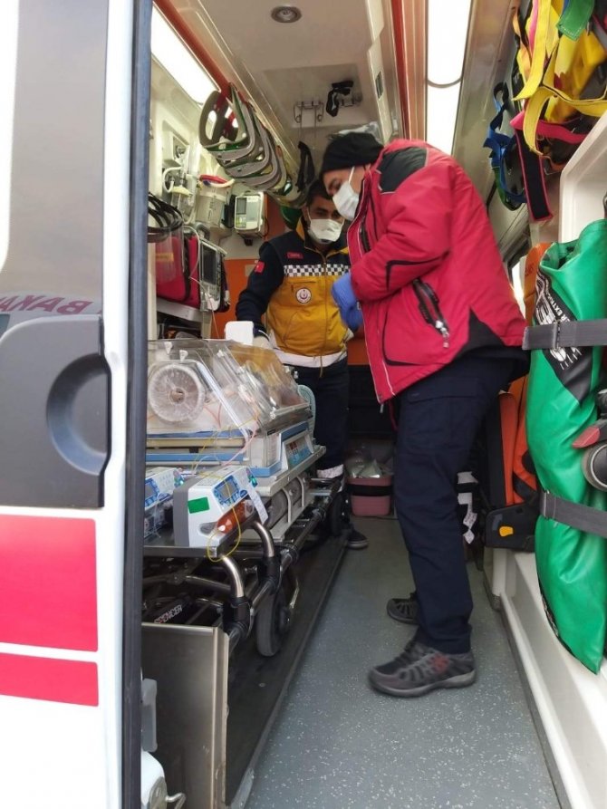 Ambulans Uçak Trabzon’dan İstanbul’a Bebek İçin Havalandı