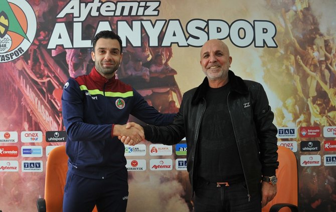 Alanyaspor’da Tzavellas’ın Sözleşmesi Uzatıldı
