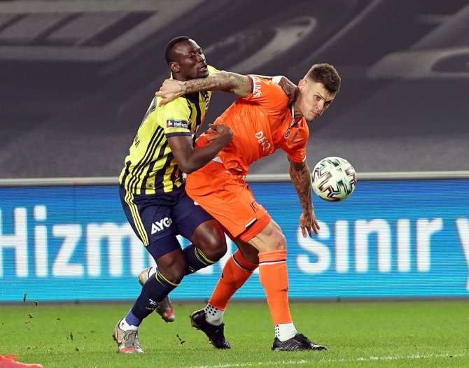Süper Lig: Fenerbahçe: 0 - Başakşehir: 1 (Maç Devam Ediyor)