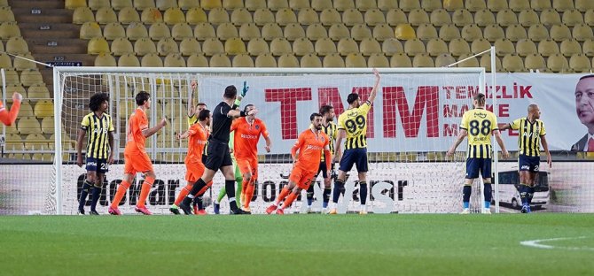 Süper Lig: Fenerbahçe: 0 - Başakşehir: 1 (Maç Devam Ediyor)