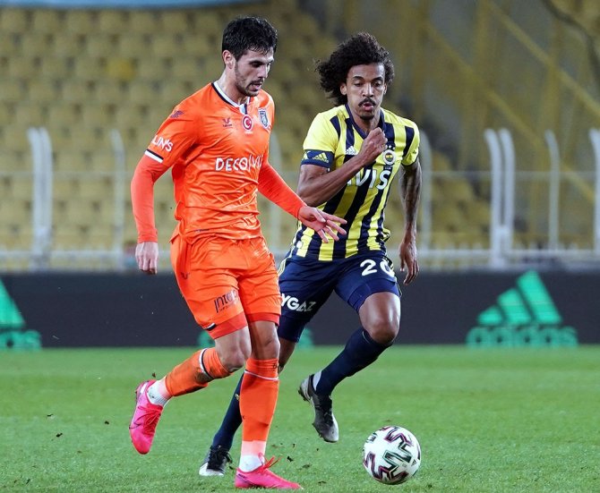 Süper Lig: Fenerbahçe: 1 - Medipol Başakşehir: 1 (İlk Yarı)